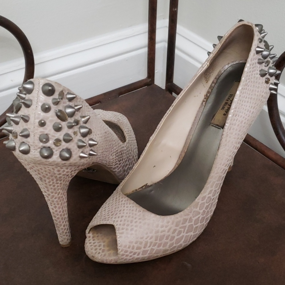 Simply Vera by Vera Wang snake skin & studs pumps